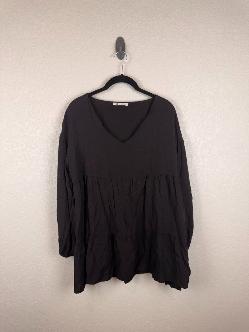 Cupshe Black V-Neck Tiered Flowy Long Sleeve Blouse M